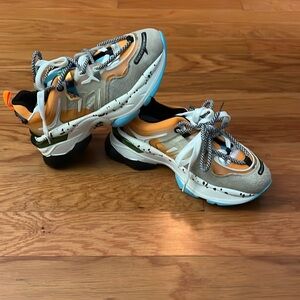 BRAND NEW SHOES | Size: 8 - 8.5
